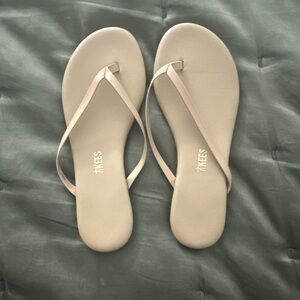 TKEES LILY NUDE FLIP FLOPS SIZE SIX